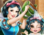 play Snow White Baby Wash