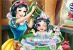 play Snow White Baby Wash