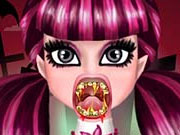 play Draculaura Vampire Dentist