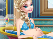 play Pregnant Elsa Queen Kissing
