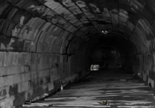 play The Blue Ghost Tunnel Escape