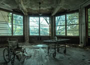 play Abandoned Psychiatric Hospital Escape