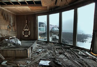 play Escape From Ghost Ship