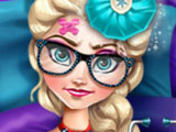 play Elsa School Injured Kissing