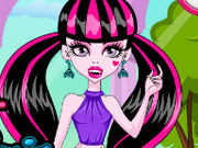 play Draculaura In Paris Kissing