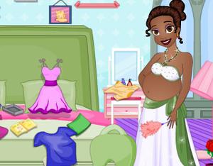 play Pregnant Tiana Messy Room Cleaning