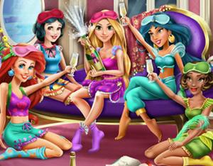 play Disney Princesses Pyjama Party