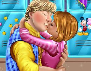 play Anna And Kristoff Sweet Kissing