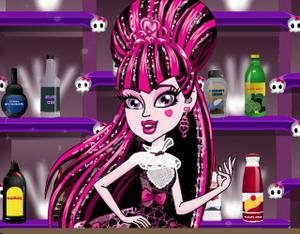 play Draculaura Monster Bartender