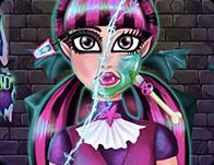 play Draculaura Total Makeover