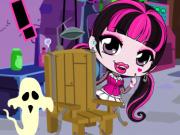 play Chibi Draculaura Halloween Slacking