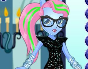 play Equestria Girls Queen Chrysalis