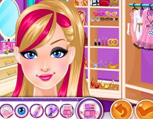 play Super Barbie Catwalk Challenge