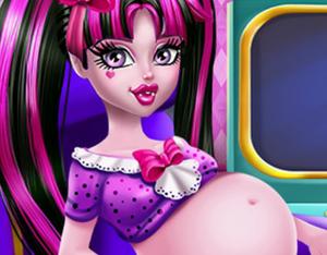 play Draculaura Pregnant Check-Up
