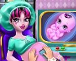 play Draculaura Pregnant Check-Up