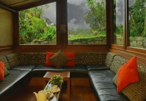 play Escape From Belmond Sanctuary Lodge