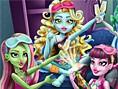 play Spooky Pyjama Party