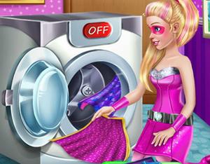play Super Barbie Washing Capes