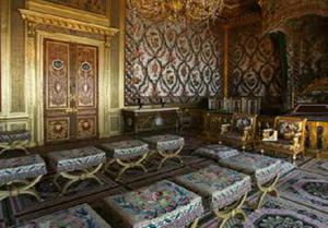 play Escape From Palace Of Fountainebleau