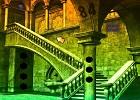 play Dilapidated Golden House