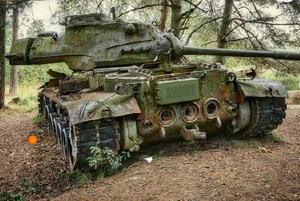 play Eight Abandoned Tank Forest Escape
