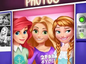 play Disney Photo Booth