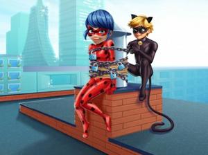 play Cat Noir Saving Ladybug