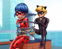play Cat Noir Saving Ladybug