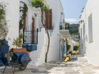 play Oia Village Escape