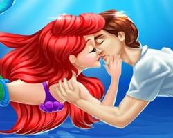 play Ariel Kissing Underwater