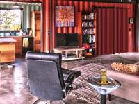 play Escape From Cheap Container Home
