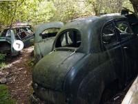 play Bastnas Car Graveyard Escape