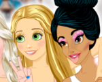 play Princesses Vs Princes- Selfie Battle