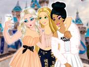 play Princesses Vs. Princes Selfie Battle