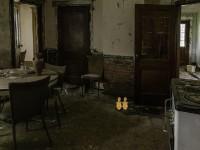 play Abandoned Ancient House Escape