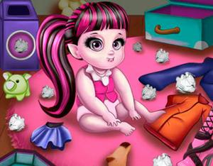 play Draculaura Care Baby