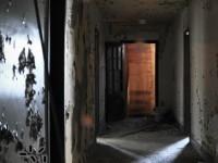 play Abandoned Haunted House Escape