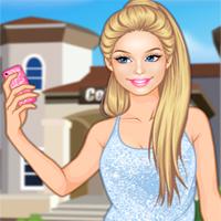 play Barbie College Selfie