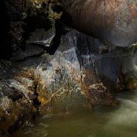 play Giant Cave Escape