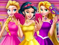 play Princesses At Masquerade