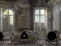 play Ancient Manor Escape