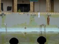 play Abandoned Pool Escape