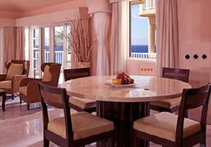 play Cozy Resort Escape