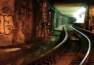 play Escape From Train Subway Tunnel