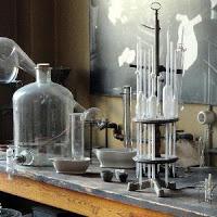 play Abandoned Chemistry Lab Escape