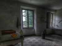 play Escape The Dark Side