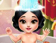 play Snow White Baby Bath