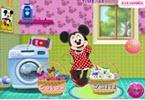 Minnie Mouse Washing Clothes