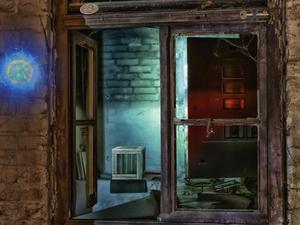 play Abandoned Forest House