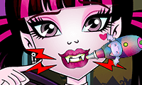 play Draculaura Dentist